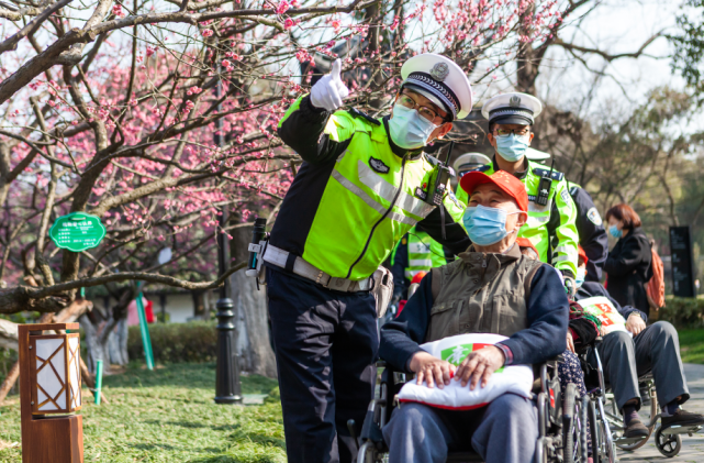全国优秀人民警察何一帆:"学霸"交警的"绣花功夫" |学习英雄模范
