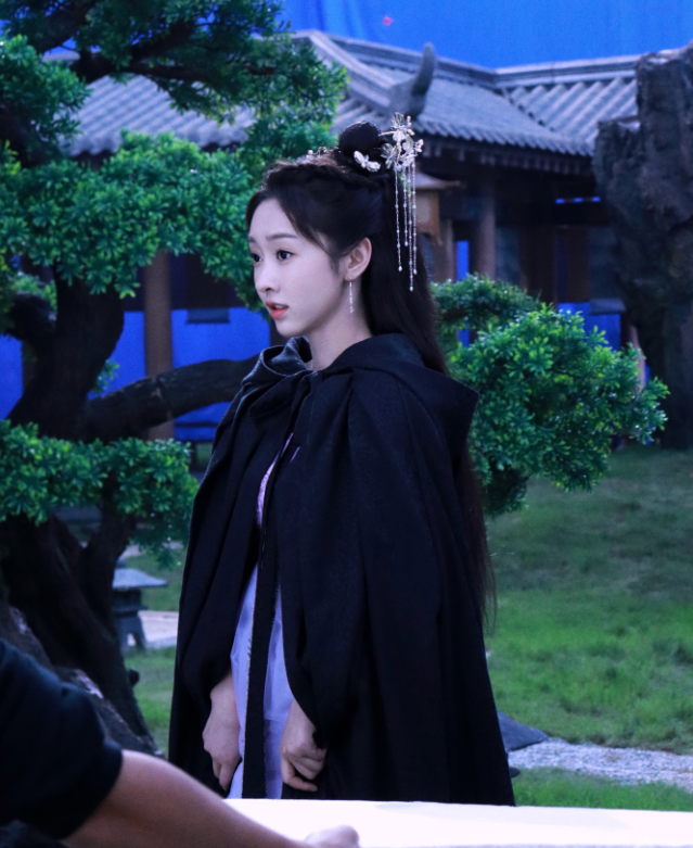 宣璐《只此江湖梦》杀青照曝光!身穿斗篷梦回师姐,粉丝:爱了!