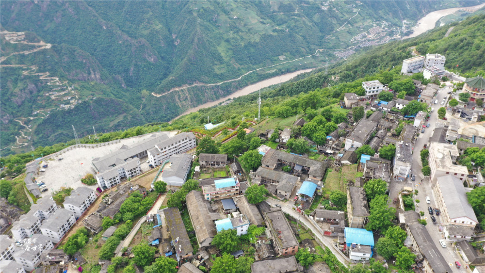 几十年前的知子罗,曾是怒江州府所在地,也是碧江县城所在地.