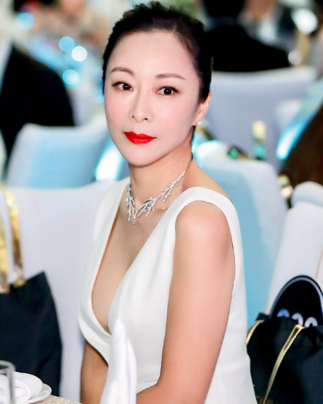 何珈好:"逼婚"保剑锋,为他裸捐事业生一子,公婆感恩幸福美满|保剑锋|