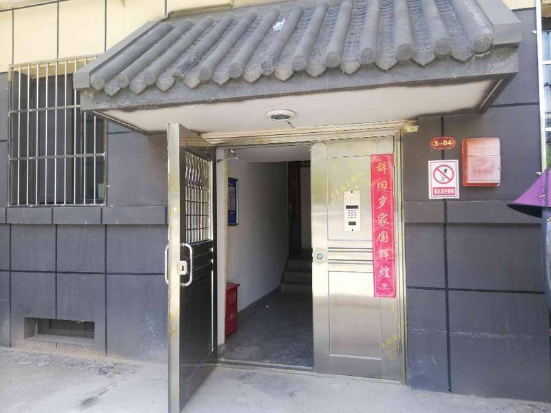 西安长乐小区老旧改造装了新单元门半年多用不成居民苦恼