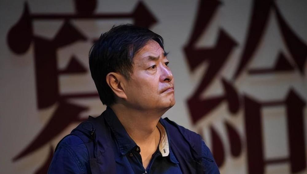 濮存昕"消失"的九年:丧弟又丧父,晚年不再演戏,只想照顾母亲_腾讯新闻