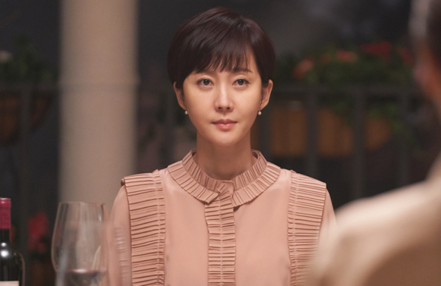 正是抱着这种信念,廉晶雅不顾自己高冷的外貌,不被当时喜欢漂亮可爱女