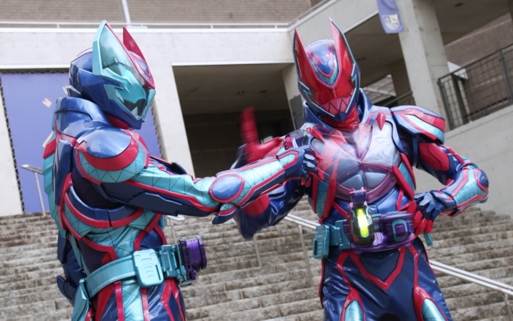 令和三部假面骑士最终形态首战对比还是圣刃的星尘龙表现最好