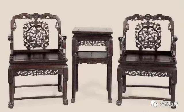 北京老人捡回两张“破椅子”，还曾遭家人数落，多年后拍出2300万幼儿园英语句子大全