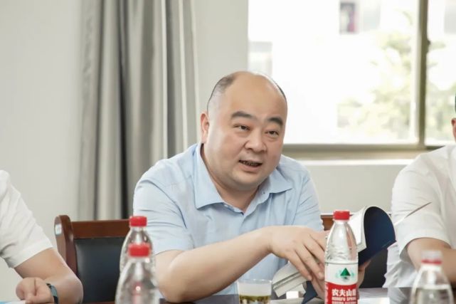 黄国钧在调研助企纾困工作时强调拿出超常规举措助企增信心稳预期解