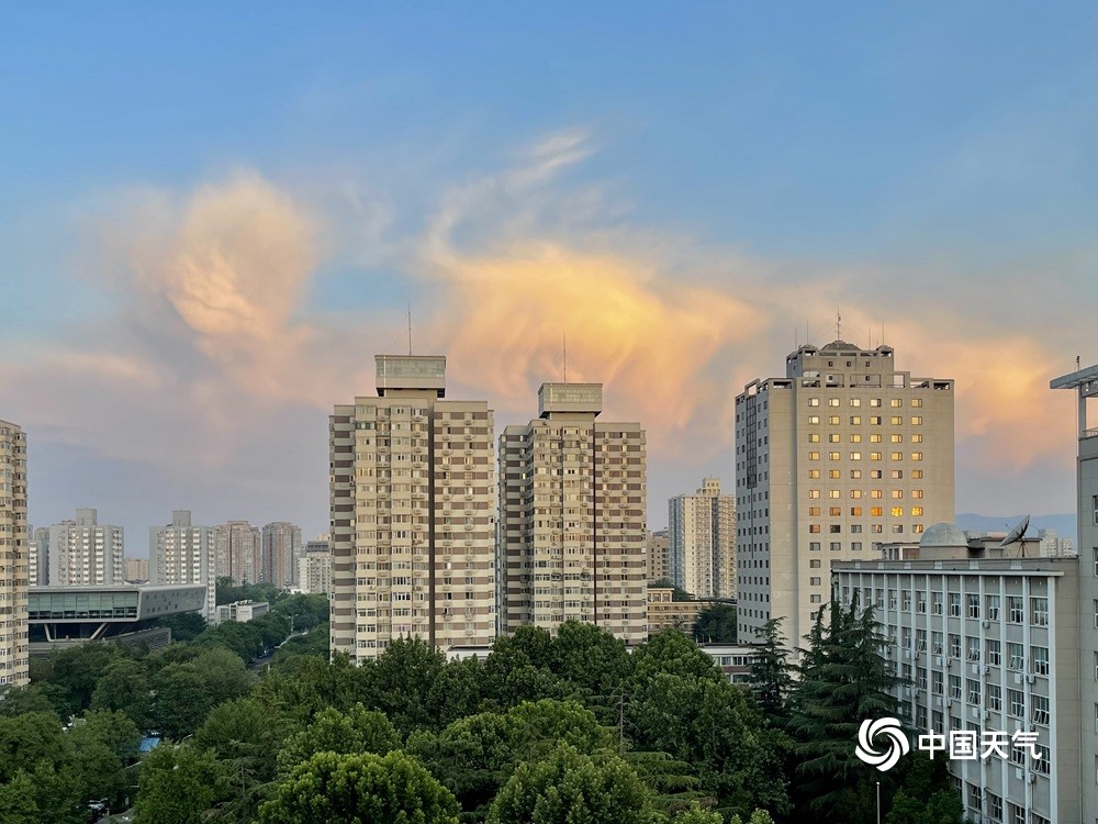 好彩頭!高考首日北京西部天空現金色雲霞_騰訊新聞