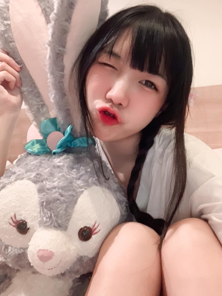 泰国百万网红棒糖妹吃饭噎死仅27岁,曾因好身材走红_腾讯新闻