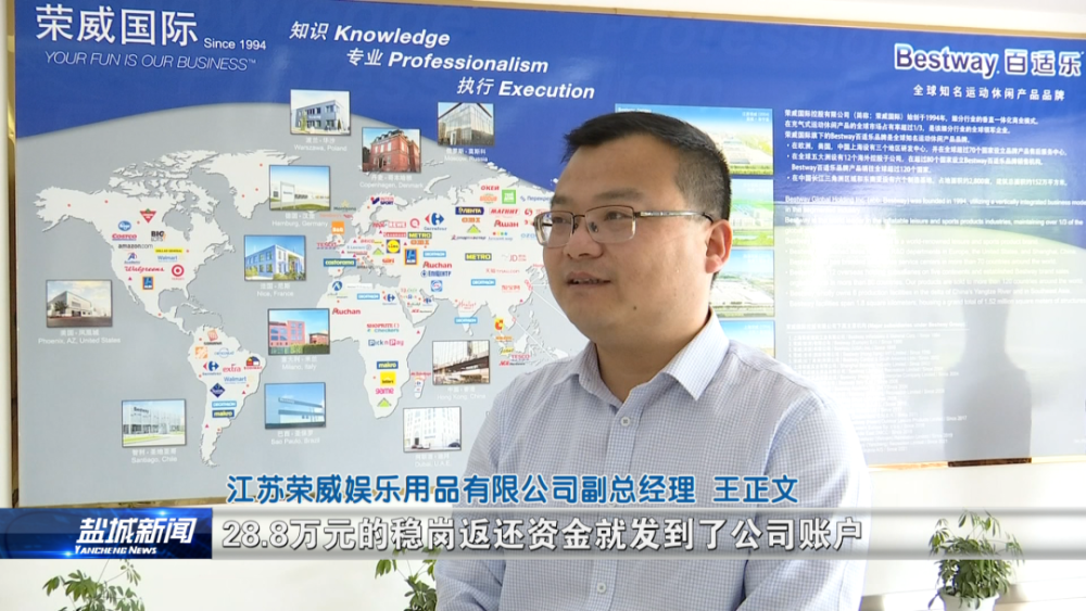 走进江苏荣威娱乐用品有限公司的生产车间里,一套套充气游泳池新品