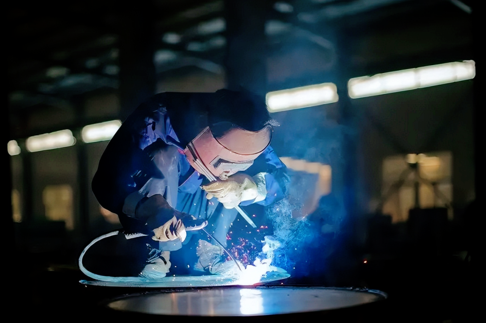 电焊行业的危害到底有多大?_腾讯新闻