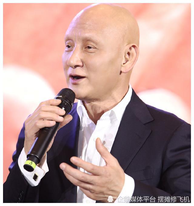 "坏蛋"杜玉明:12岁认识爱妻,为何结婚38年无绯闻?