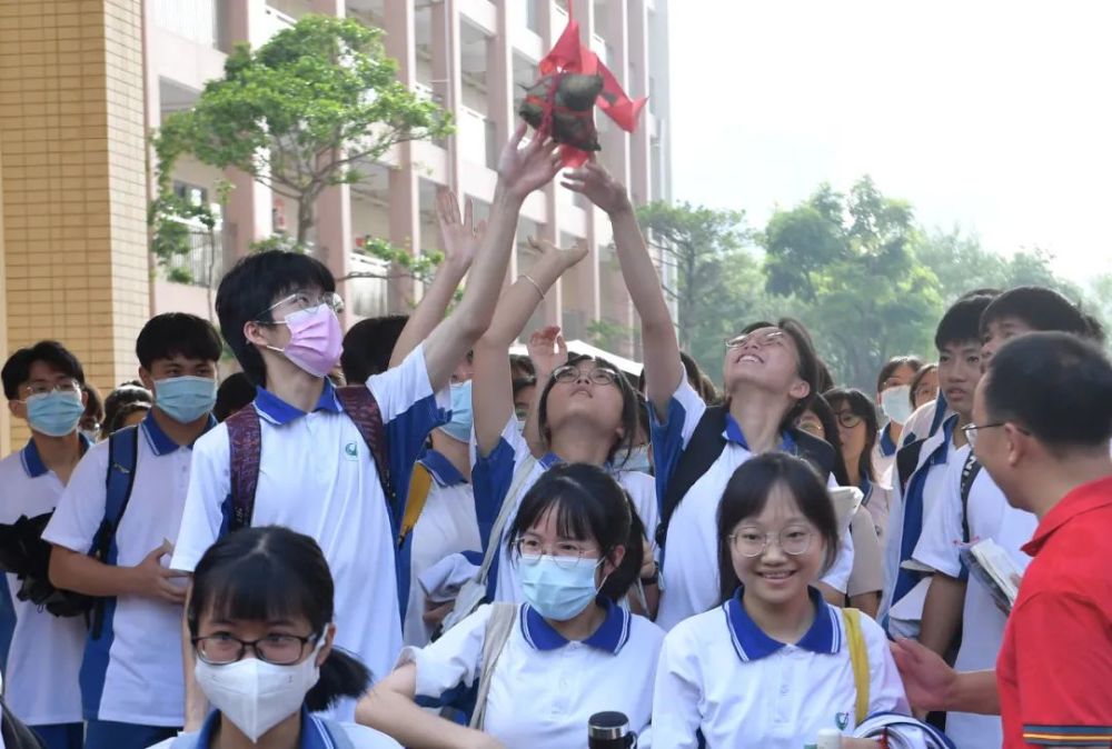 冯绍安摄梁文栋摄阳东一中李向东摄高考的征程已起航祝每一位全力以赴