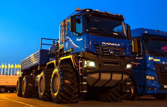 抵抗末日的生活舱180万的卡玛兹6355重卡有多强