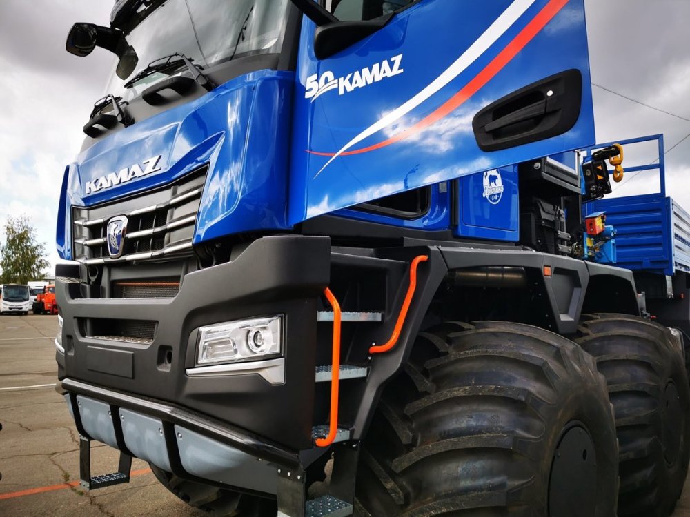 抵抗末日的生活舱180万的卡玛兹6355重卡有多强