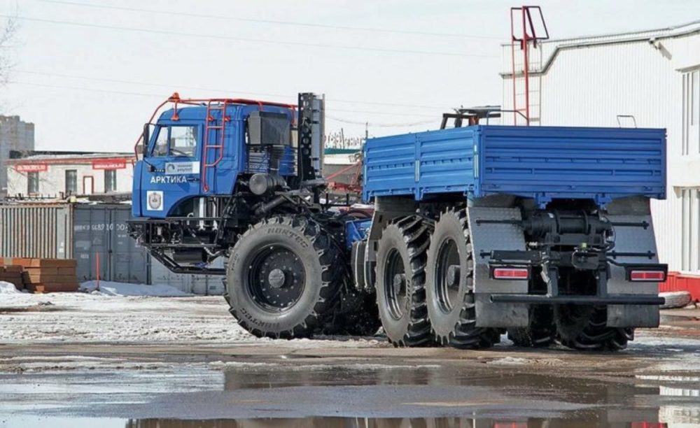 抵抗末日的生活舱180万的卡玛兹6355重卡有多强