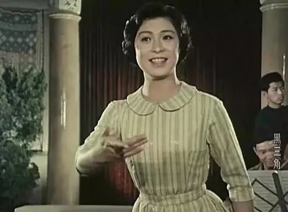 《黑三角》摄制组是当年夏天来哈尔滨的,剧中于秋兰的扮演者刘佳时年