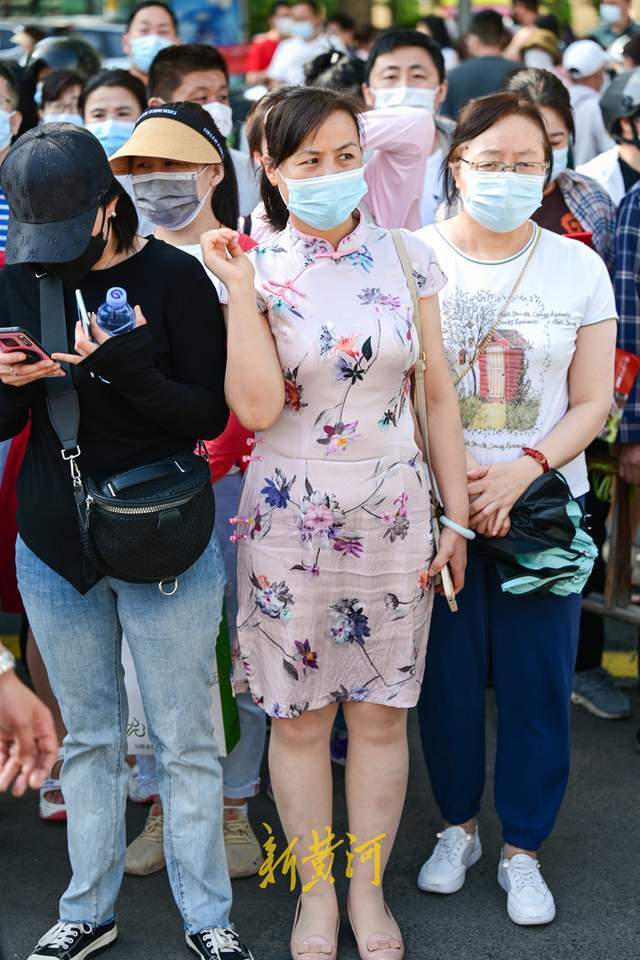 高考的仪式感,被妈妈们拿捏得妥妥的