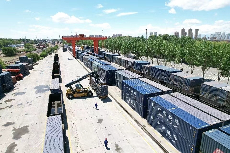 哈尔滨铁路端午假期发送旅客427万人次货运装车日均过万