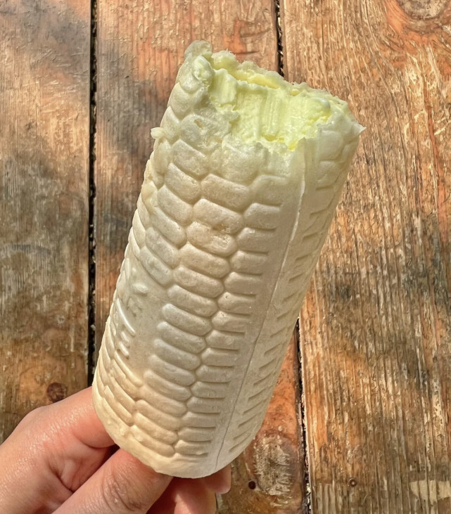吃玉米雪糕时,总是吃完一圈玉米壳后,里面的冰淇淋就已经融化了,还