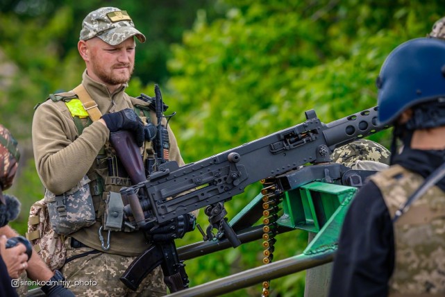 图片:乌克兰军队使用的m2hb重机枪,犹如二战穿越而来.