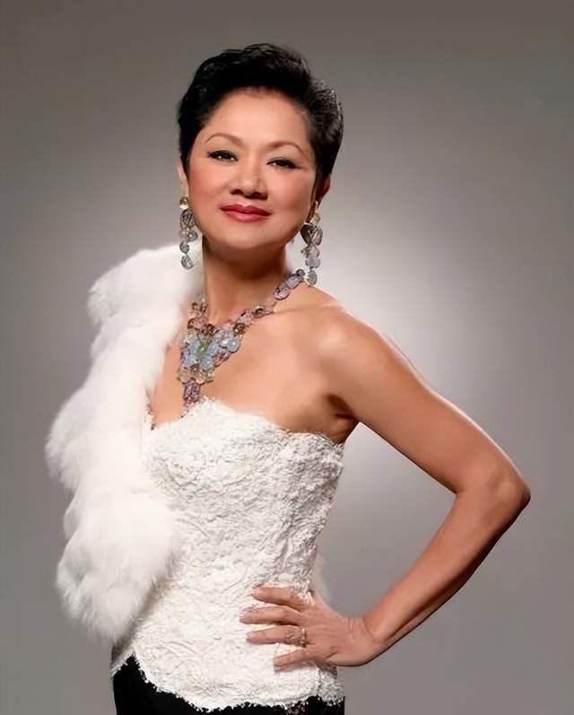 上海滩叶丽仪人生历经坎坷全家接连患癌