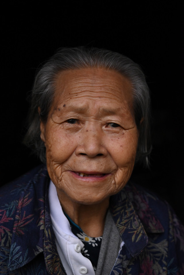 图解3位百岁老人的生活,面相慈善,生活朴素,看长寿秘诀是啥