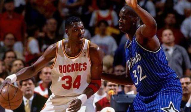 虽然平时打闹奥尼尔在kd与巴克利的口水战中还是站队巴克利