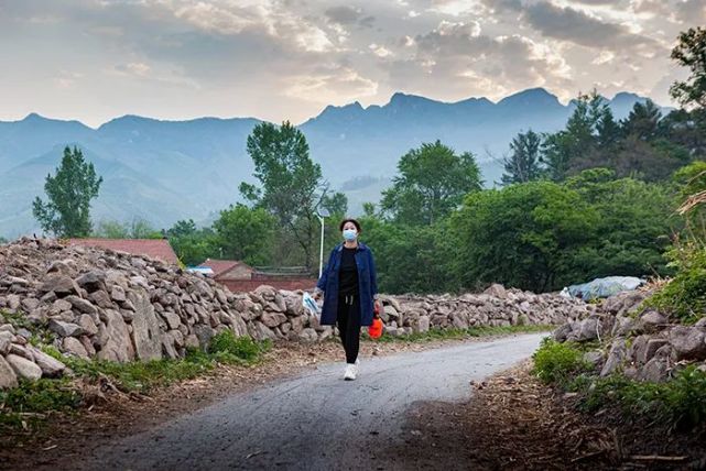 一名乡村女党支部书记的为民情怀记甜水满族乡腰堡村党支部书记闫艳