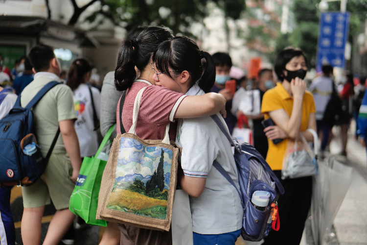 27岁女主持肺部感染住院一周疑因药物致死省卫健委：正调查核实好教育培训机构