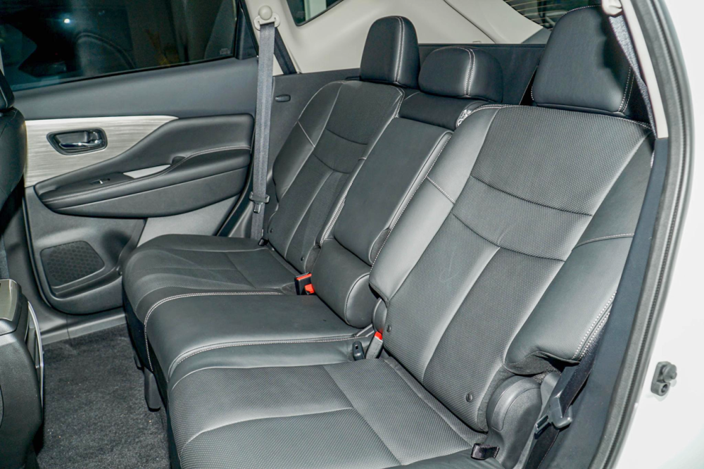 被低估的日产楼兰,空间宽敞座椅堪比沙发,月销几百台真憋屈