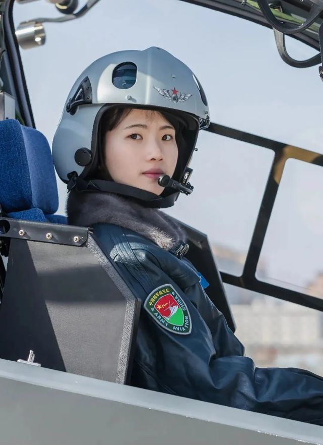 这个陆航女飞行员为什么能写进高考作文题