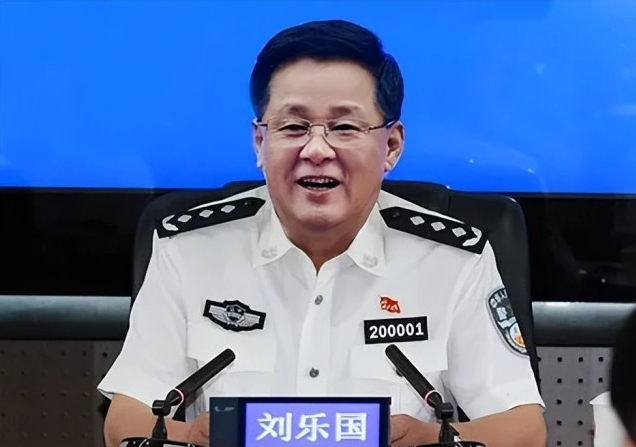 大连市公安局原局长落马半月后,副局长,政治部原主任同日被查