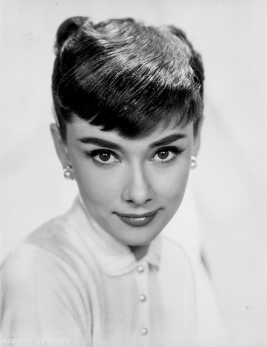 奥黛丽·赫本,每个正常男人心中永远的女神-嗨玩知识_生活百科资讯