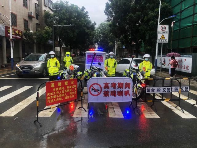 紫金一考生考試資料遺漏出租車,紫金交警送到他手中