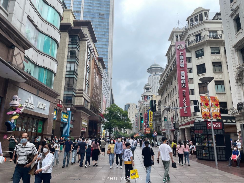 上海南京路端午節恢復往日生氣街頭人潮洶湧網紅步行街回來了