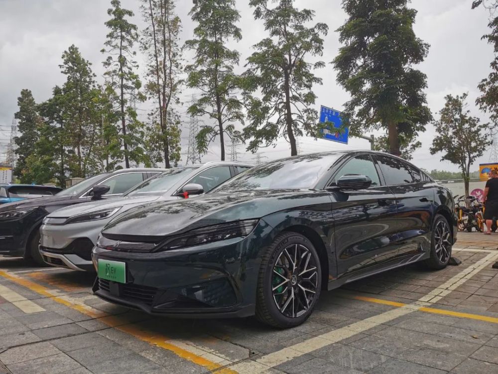 深圳第一台即将交付给车主的汉EV千山翠限量版是啥样的呢？