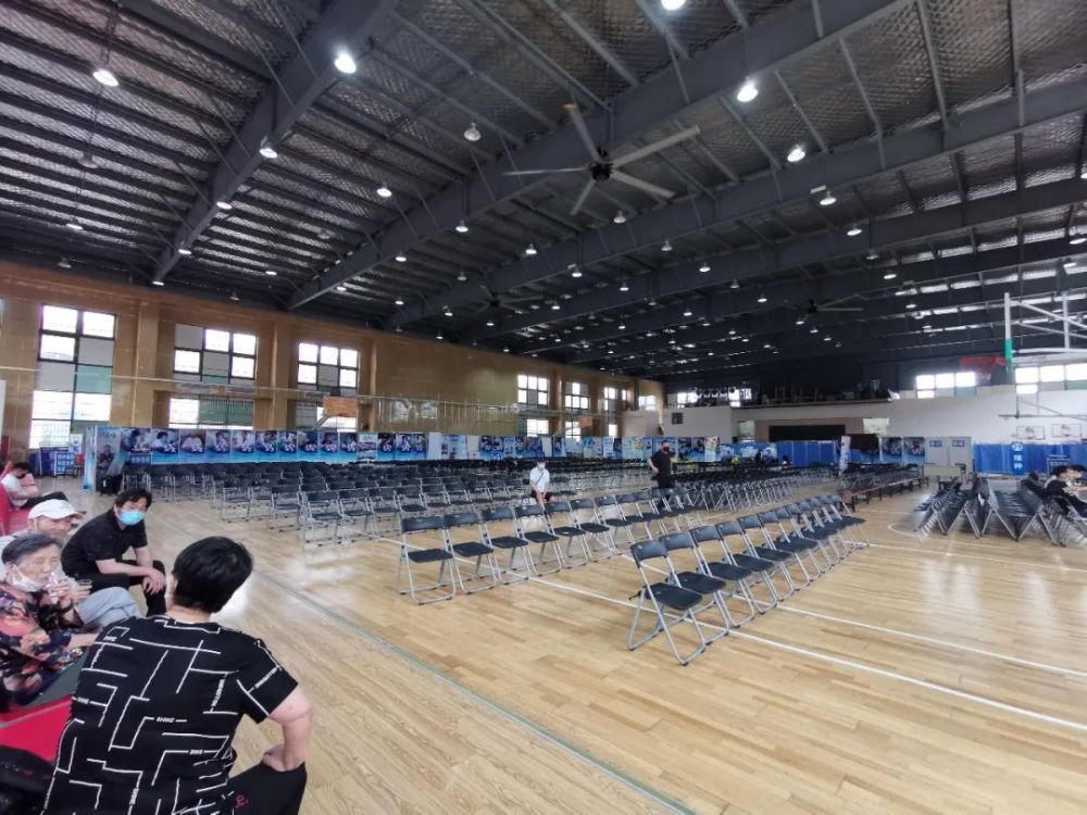 奉贤区体育中心重新开放新冠疫苗接种服务