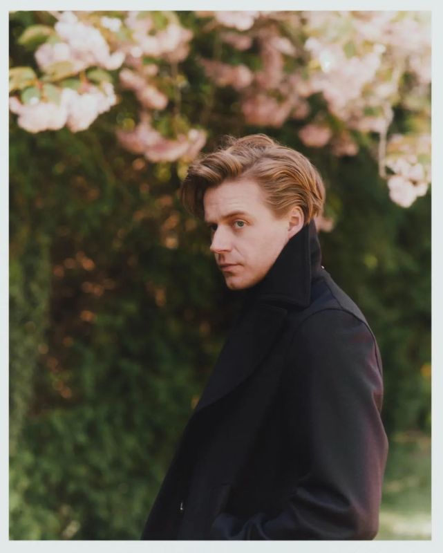 英国男星杰克劳登时尚写真大片金发男神风度翩翩