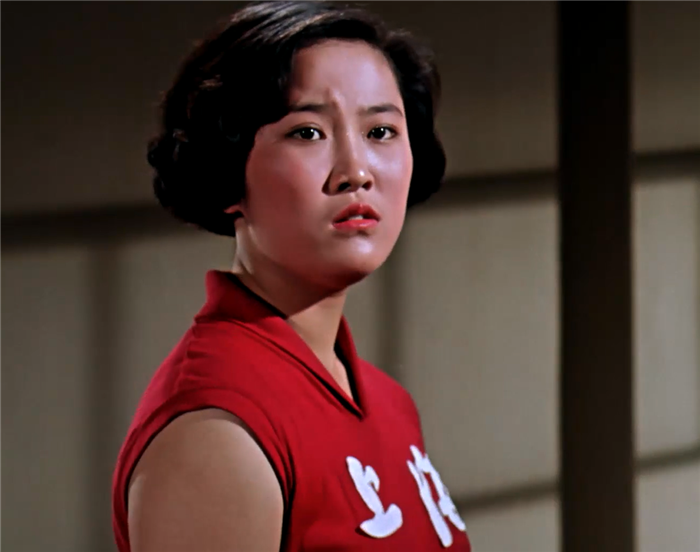 虽然曹其纬是打排球的,但她的身高,形象还有整体的气质都非常符合林