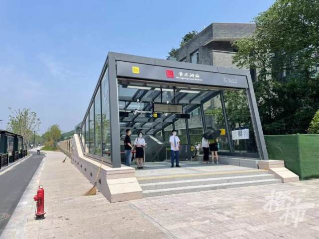 地铁3号线文一西路站到星桥站,全程预计76分钟,将打造地下古城的风景