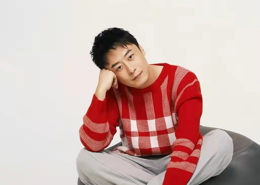 男星李滨近况曝光,自曝转行当出租车司机,还站在马路边上吃盒饭_腾讯