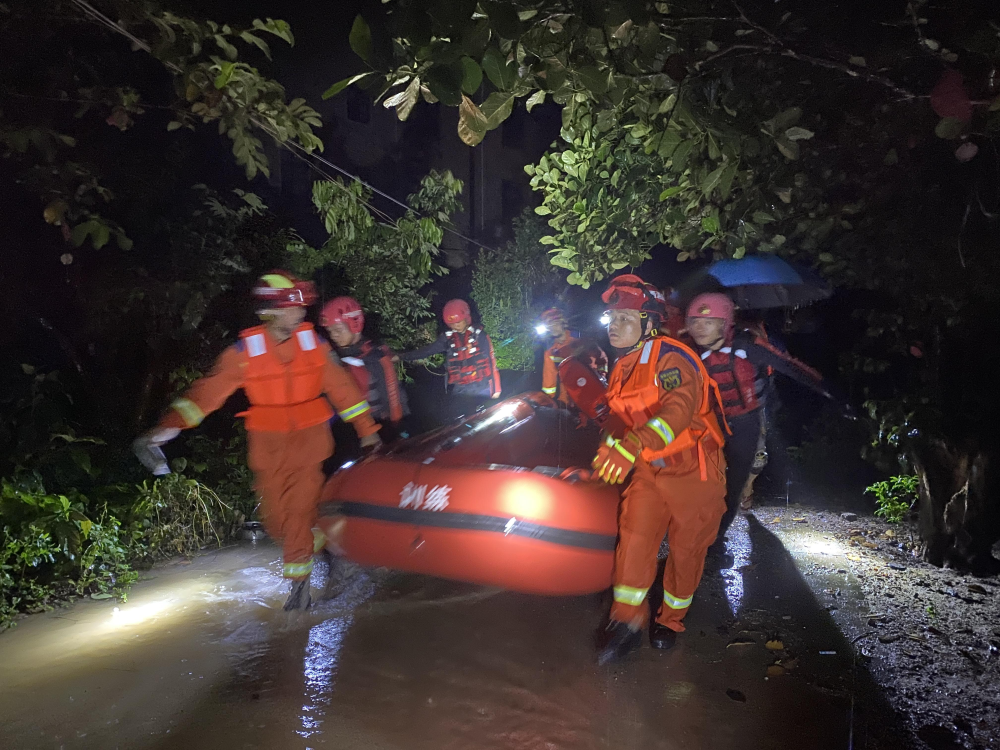 曾阳 摄)6月8日凌晨,玉林市119指挥中心接到群众报警称,博白县龙潭镇