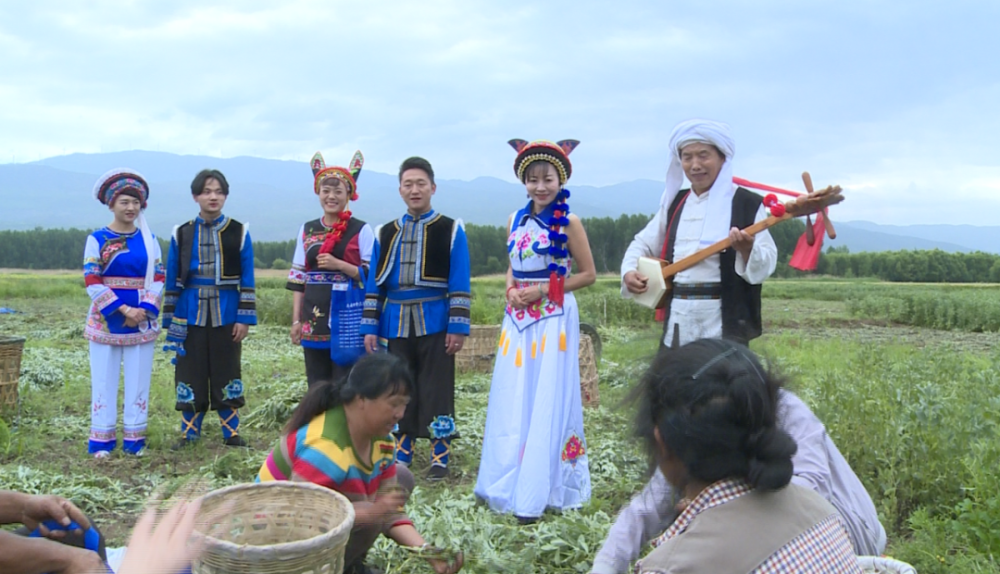 云南大理剑川白族大本曲交通安全紧记心