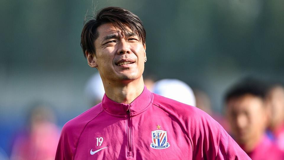 申花原以为引进曾诚捡到宝了,结果他频繁受伤,让球迷都无语了_腾讯