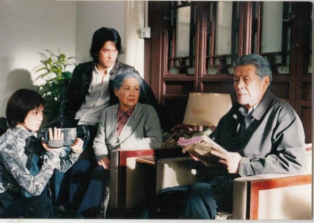 导演杨阳追忆蓝天野75岁时背台词一字不落工作从不带助理