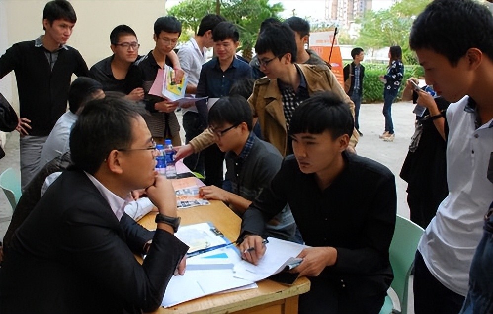 专科生可以参加北京市公务员招考，象征意义大于实质意义！