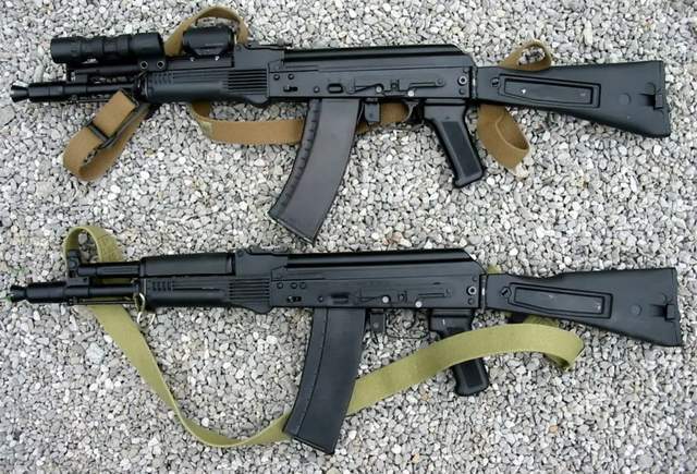 ak-105是ak-74m突擊步槍的緊湊型號,相比前者,它要更短,全槍長度僅824