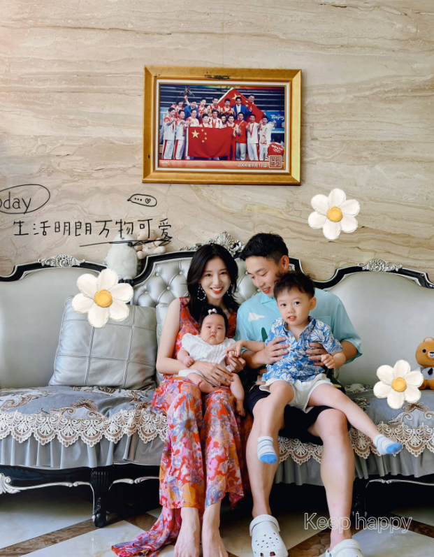 退役之后的周捷和邹凯其实都不算是有固定的工作,邹凯现如今已经逐渐