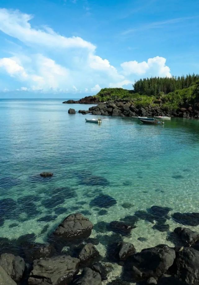 風光旖旎的海南環島旅遊公路途經儋州市境內五個驛站,分別是葉榕金灘