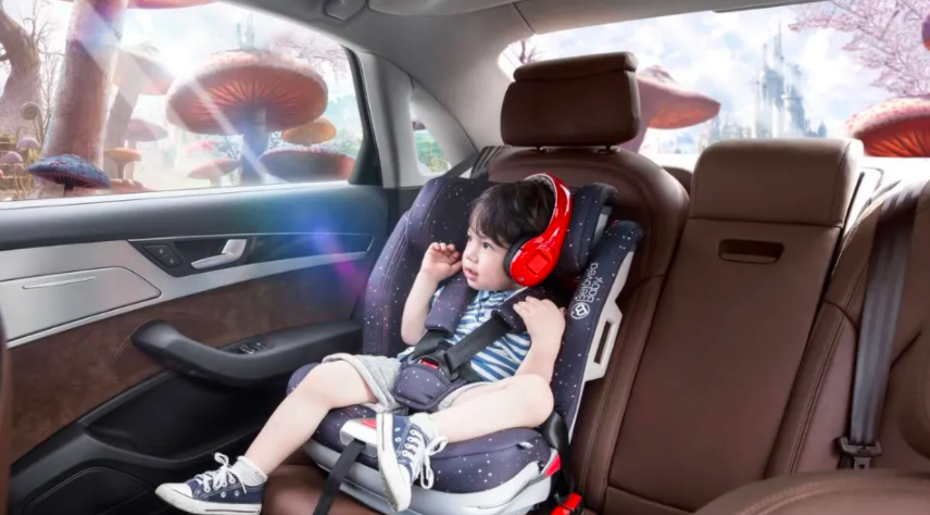 轻则影响汽车的正常行驶，重则会直接把儿童甩出汽车。